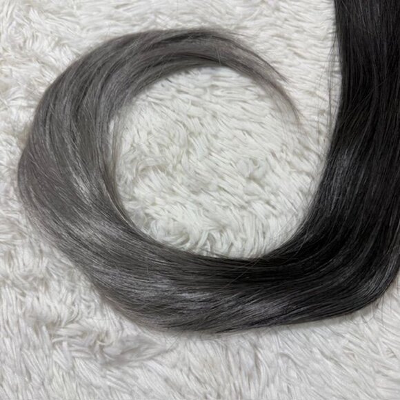 NWOT Ombre Gray Premium Silky Straight 24" Comfort Comb-In Synthetic Extension - Picture 5 of 14